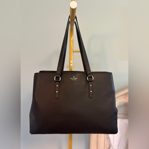 kate spade Handbags - Kate Spade New York LARCHMONT AVENUE LARGE EVANGELIE SHOULDER BAG